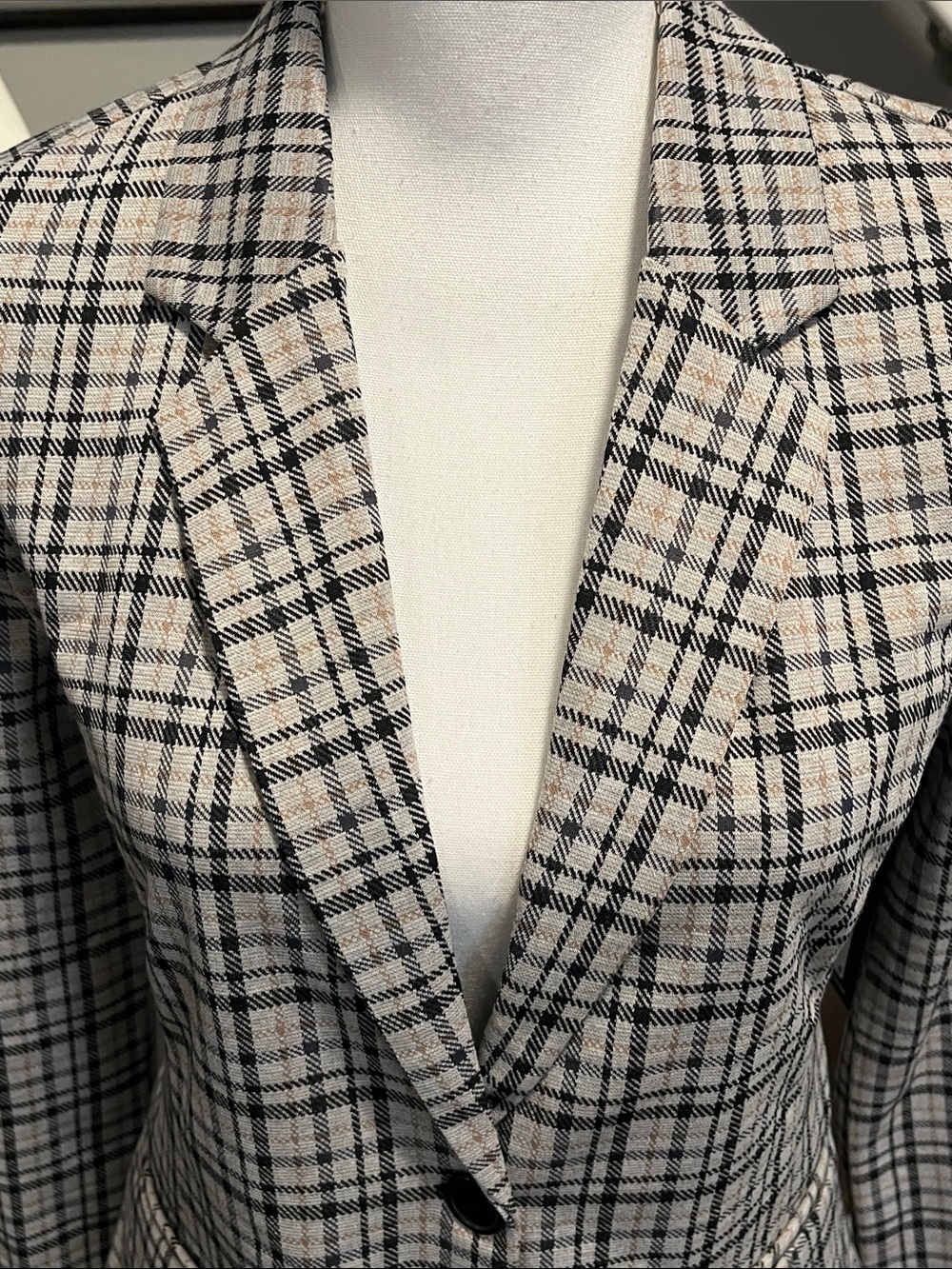 Liverpool Black & Cream Plaid Single-Button Blazer with a hint of Gray. NWT